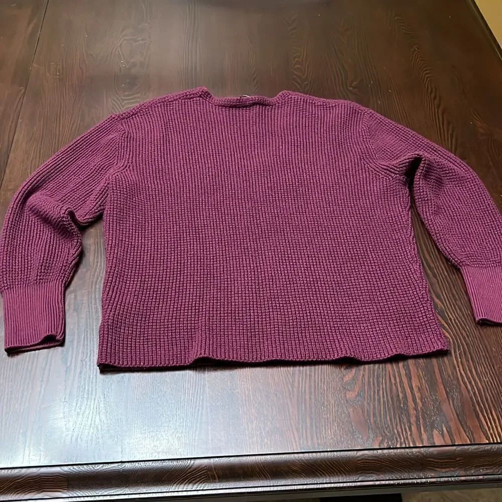 Express V-neck Sweater Size Large - Picture 4 of 4